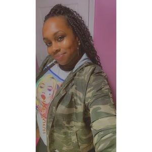 Meet your Posher, Dee